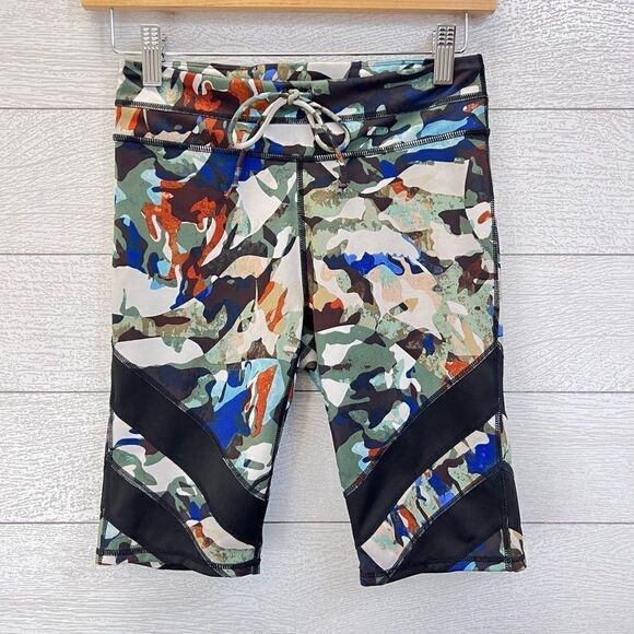 Free People Movement Daybreak Green Camo Reversible Bike Shorts Size XS - Picture 2 of 9